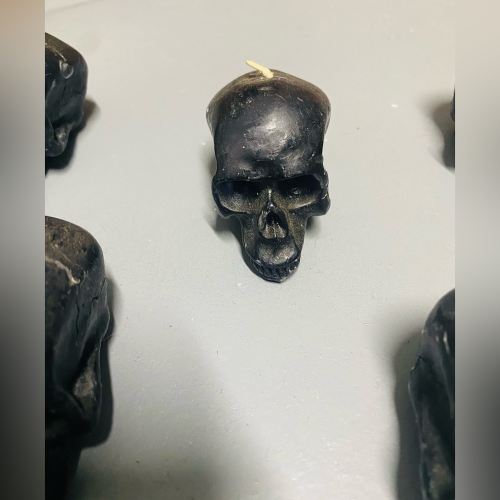 SKULL CANDLES 💀 🕯️ - Picture 2 of 4
